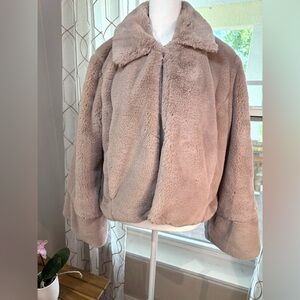 Forever 21 Soft Cozy Teddy Jacket Womens Medium Beige Faux Fur Short  Soft Warm